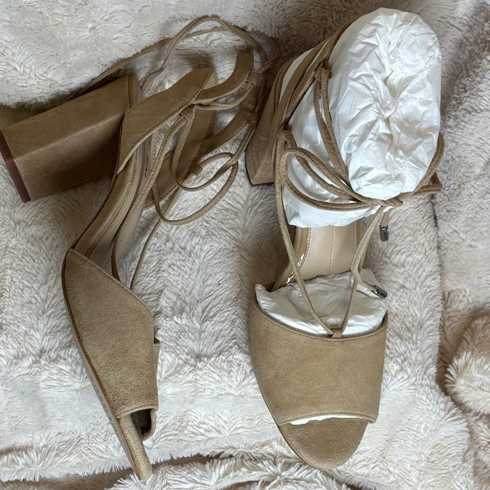 Gianni Bini chic beige